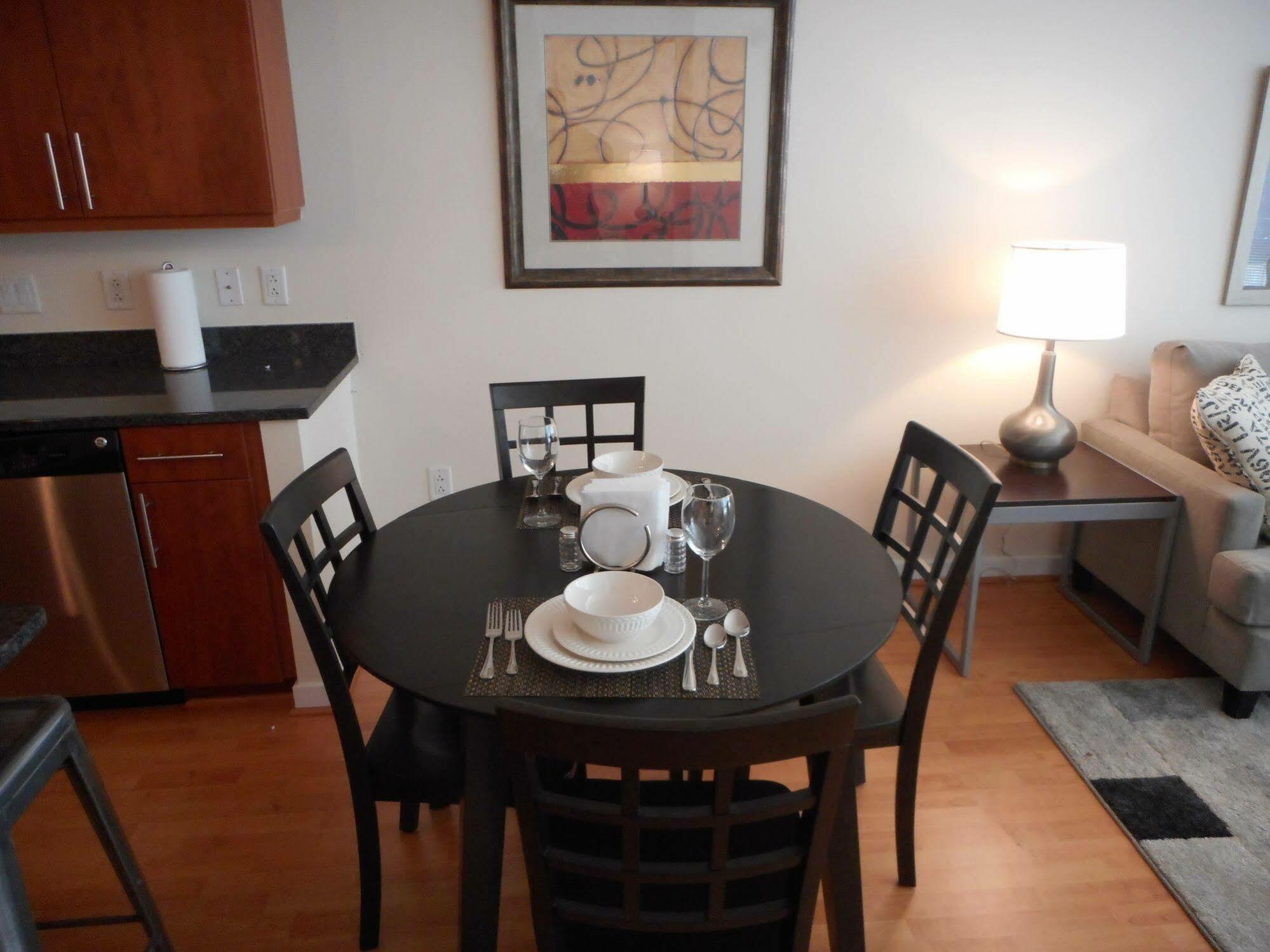 Weichert Suites At Wisconsin Place Chevy Chase Εξωτερικό φωτογραφία